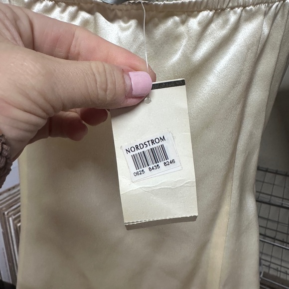 BETH BOWLEY Ivory 100% Silk Camisole Adjustable Straps Women’s Size 4 NWT - Picture 4 of 6